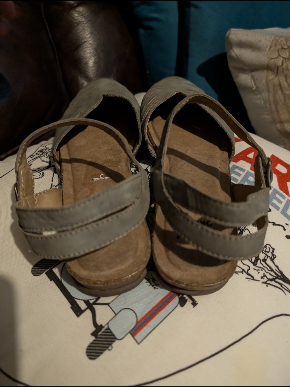 Earth Women's Blush Taupe Strappy Closed-Toe Ankle Strap Flats - Picture 4 of 7